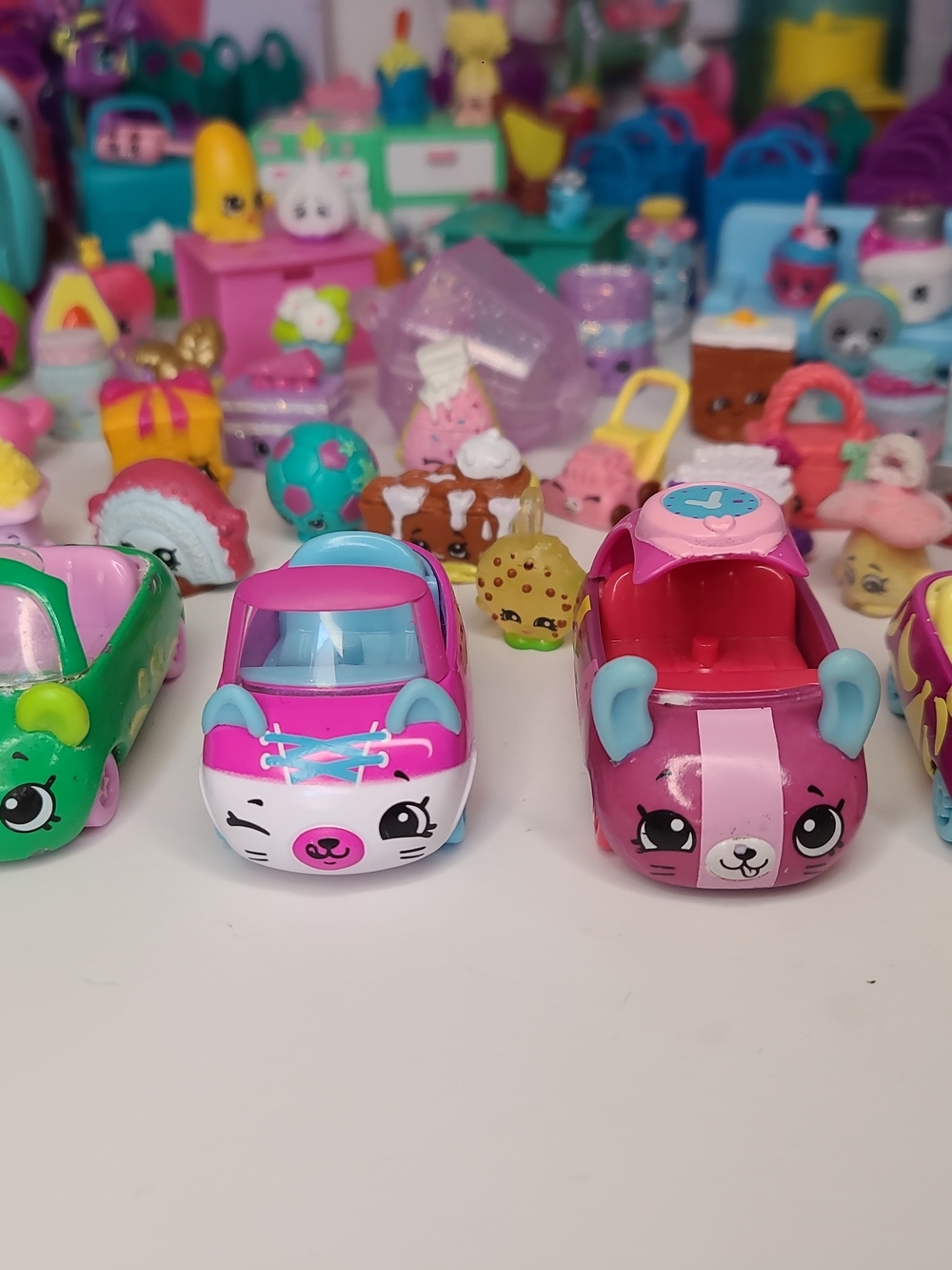 Large Shopkins Bundle Houses Cars & 120+ Figures - Picture 16 of 16